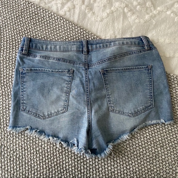 Refuge Shorts - Picture 3 of 3